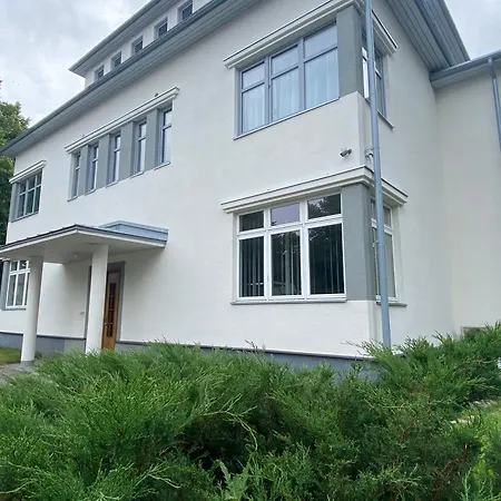 Vanapargi Residents In The Center * 페르누