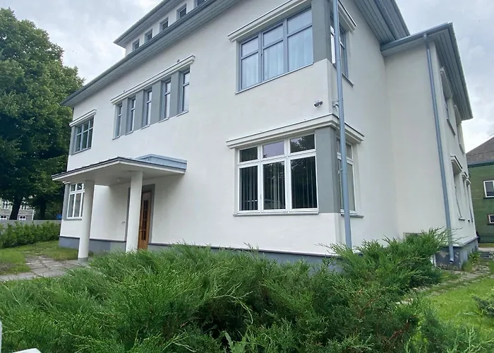 Vanapargi Residents In The Center * 페르누