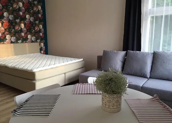 Vanapargi Residents In The Center * 페르누